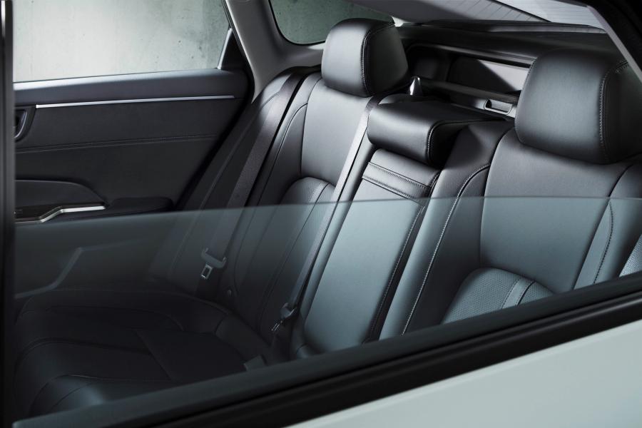 Интерьер Honda Clarity Fuel Cell 2016 года  (WW) (фото 9 из 38)
